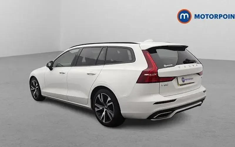 Used Volvo V60 R-Design 197 HP (144 kW) 2021 White Estate