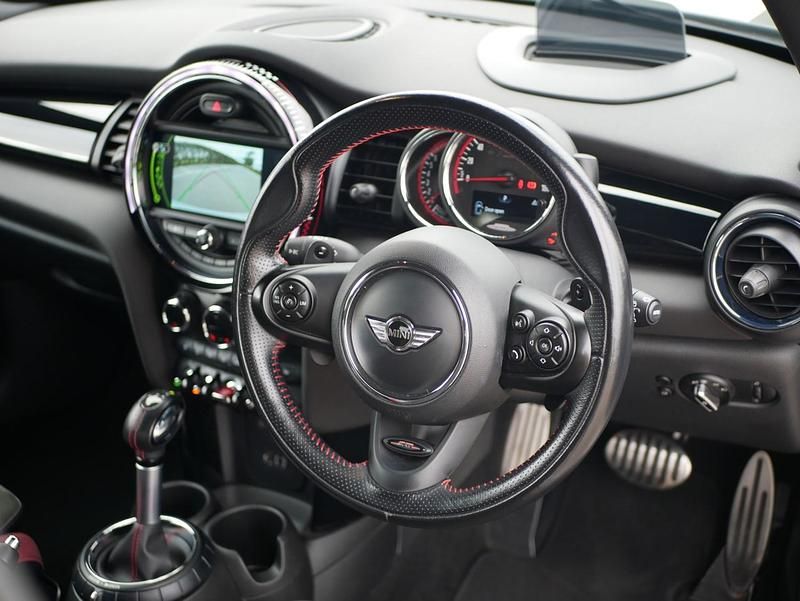 Używany Mini John Cooper Works Hatch 231 KM (169 kW) 2017 Srebrny Hatchback
