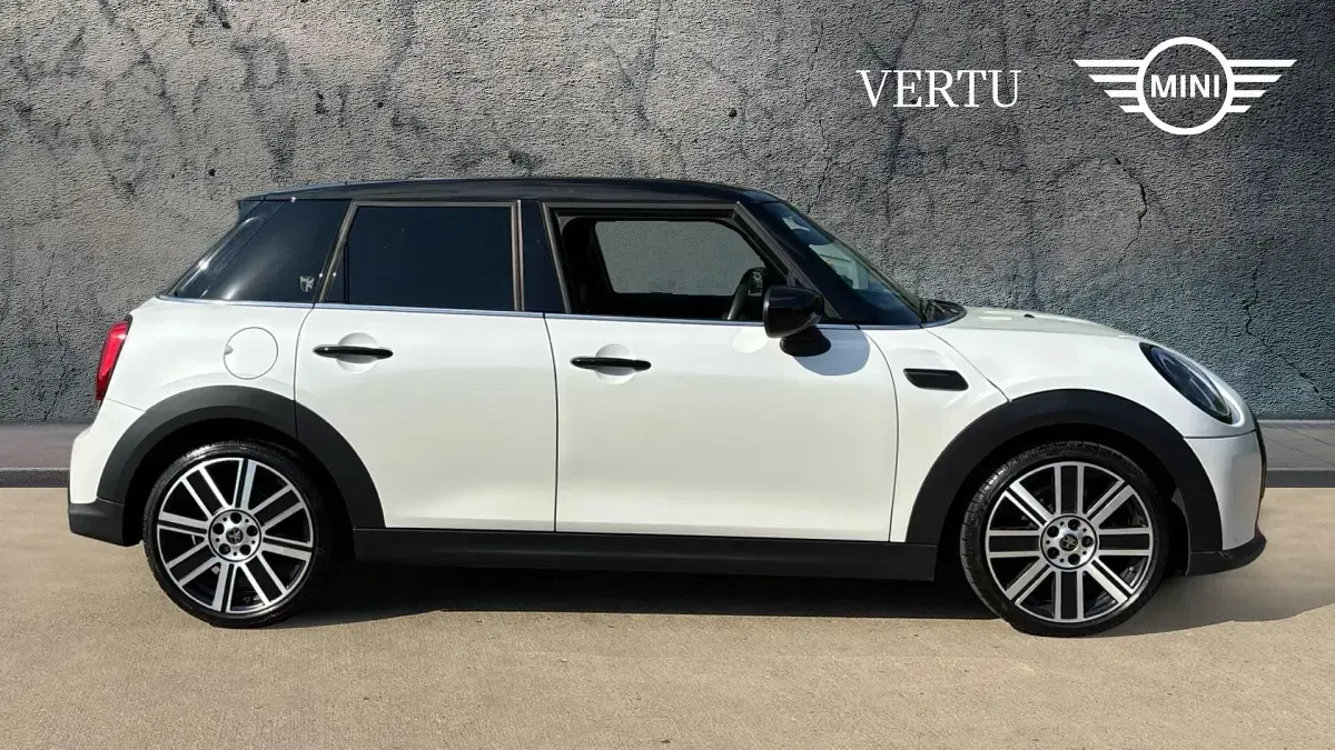 Used Mini Cooper Exclusive 136 HP (100 kW) 2022 White Hatchback