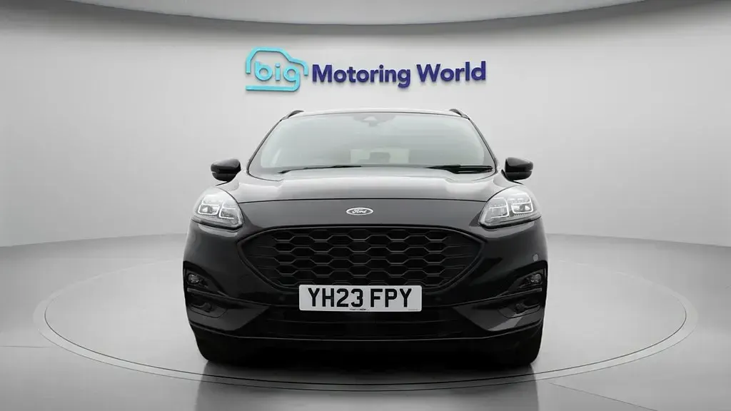 Second-hand Ford Kuga ST-Line X 190 CP (139 kW) 2023 Negru SUV