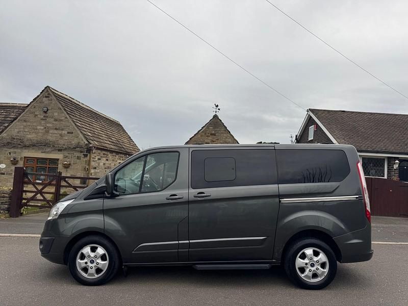 Usado Ford Tourneo Titanium 170 HP (125 kW) 2018 Cinzento Monovolume