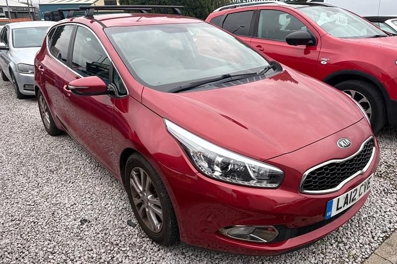 Red Used 2012 Kia Ceed 3 Hatchback | £2,999 (Good price) - Image 1/1