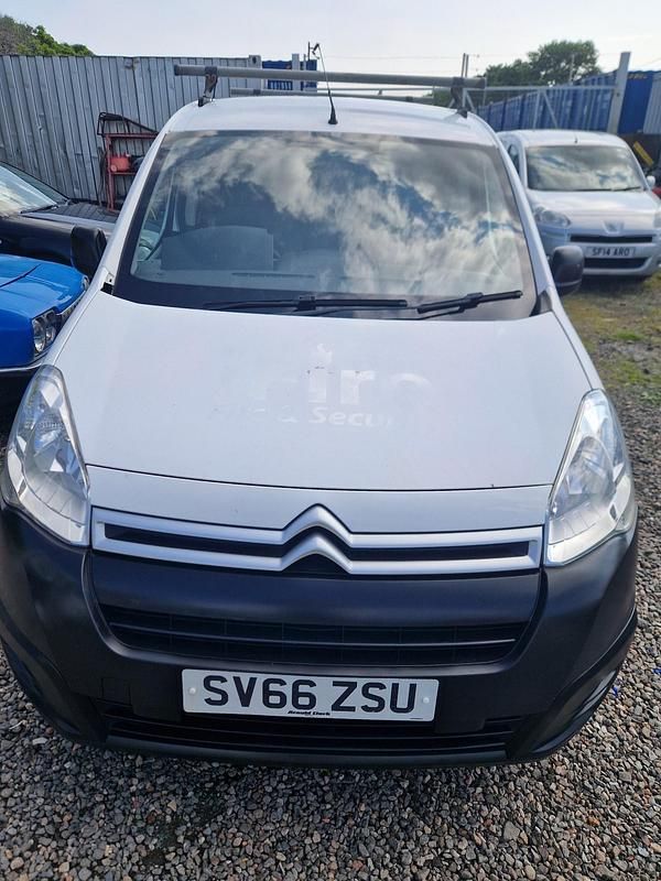 Używany Citroën Berlingo 75 KM (55 kW) 2016 Biały Minivan