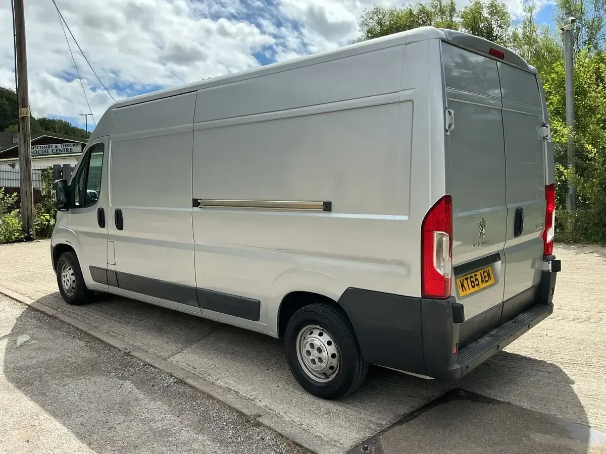Used Peugeot Boxer 130 HP (95 kW) 2016 Silver Van