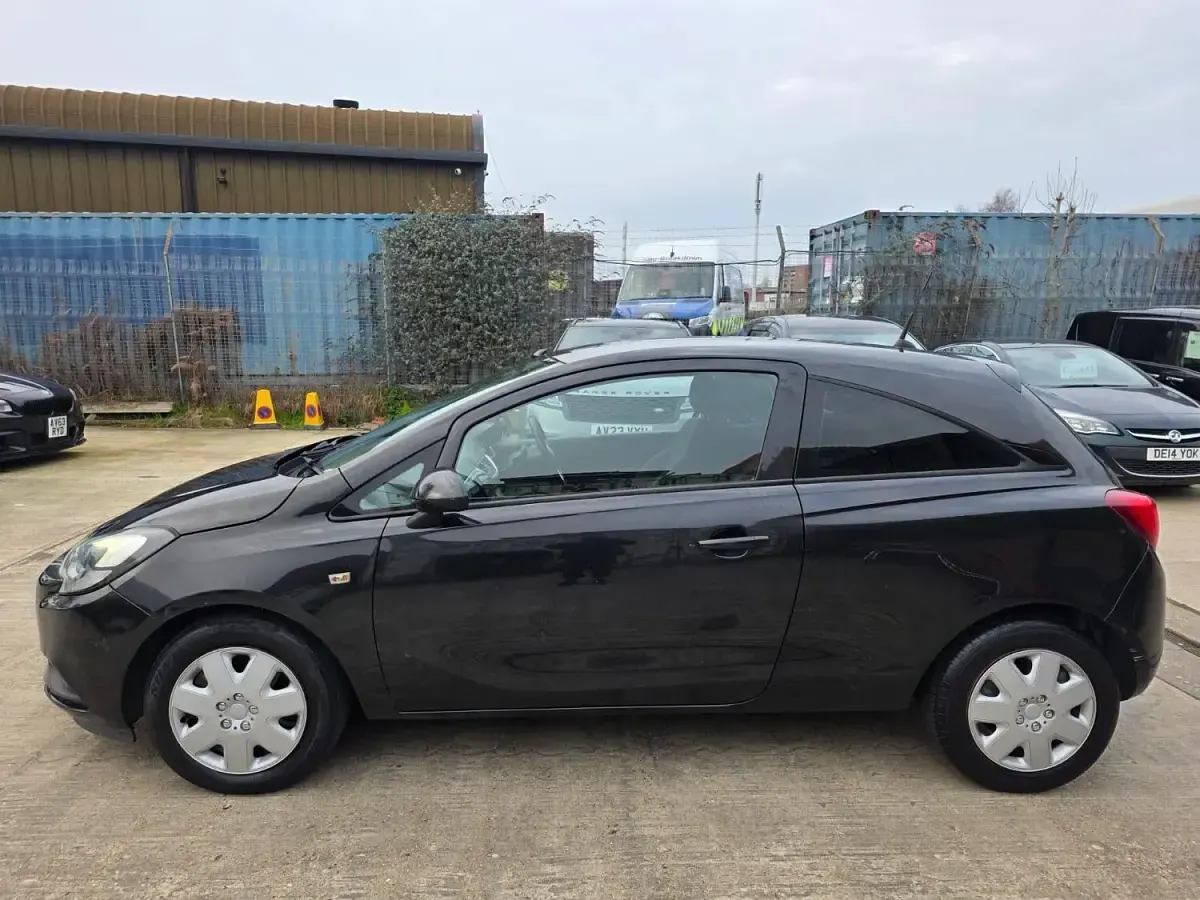 Used Vauxhall Corsa Design Edition 70 HP (51 kW) 2015 Black Hatchback
