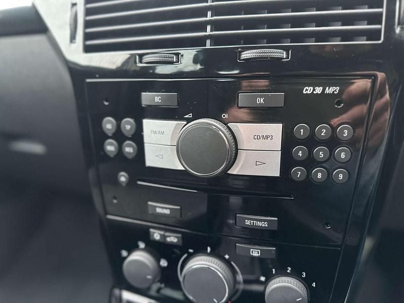 Used Vauxhall Astra Design Edition 138 HP (101 kW) 2007 Silver Estate