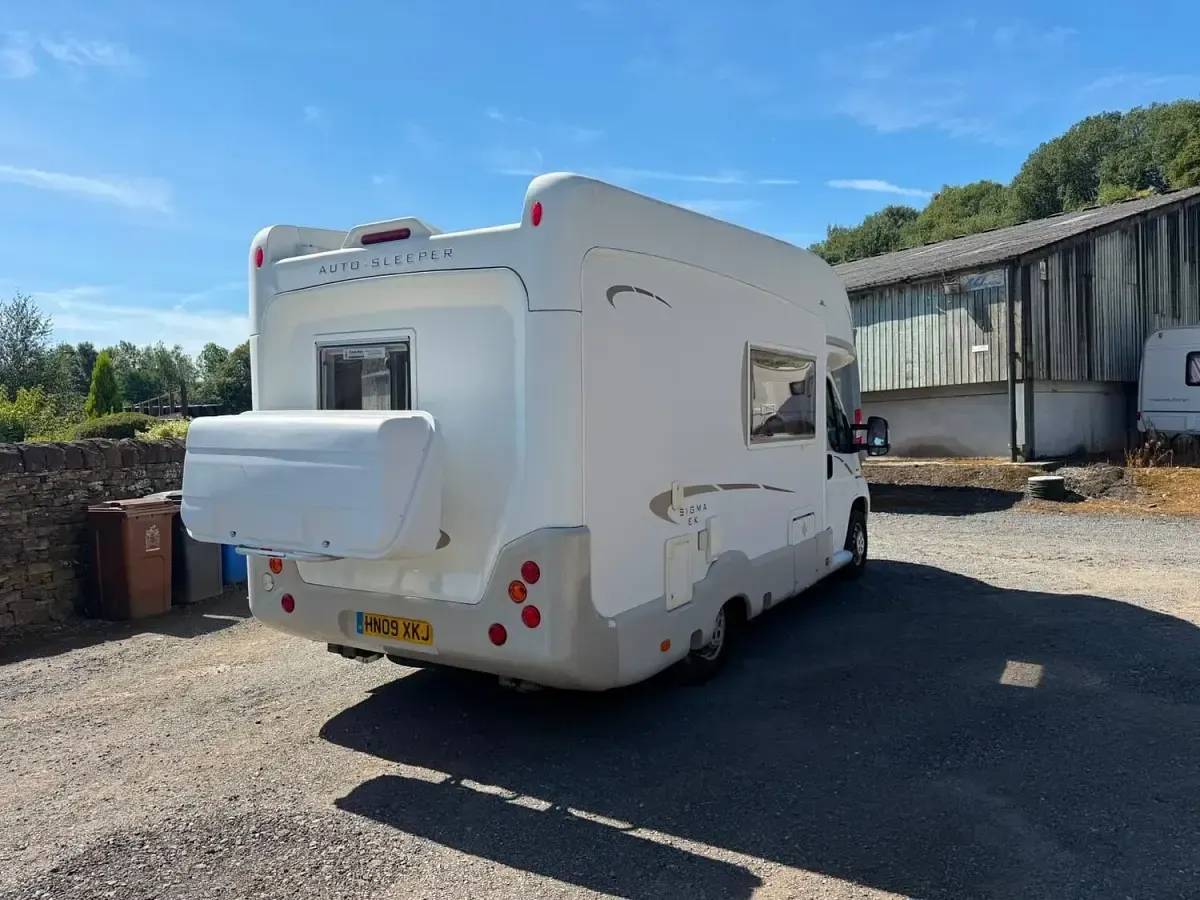 Used Peugeot Boxer 120 HP (88 kW) 2009 White Van