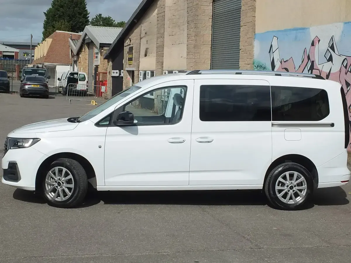 Used Ford Tourneo Connect Titanium 122 HP (89 kW) 2024 White MPV