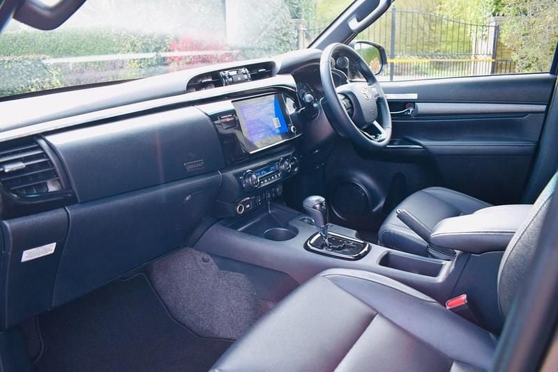 Used Toyota HiLux 201 HP (147 kW) 2025 Grey Pickup