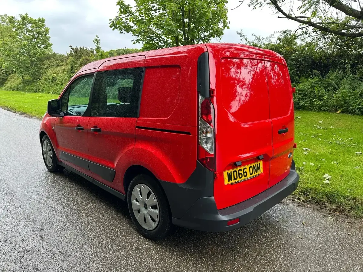 Used Ford Transit Connect 2017 Red MPV