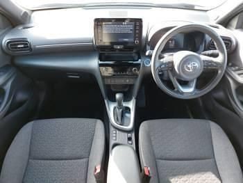 Used Toyota Yaris Hybrid Design 116 HP (85 kW) 2022 Black Estate