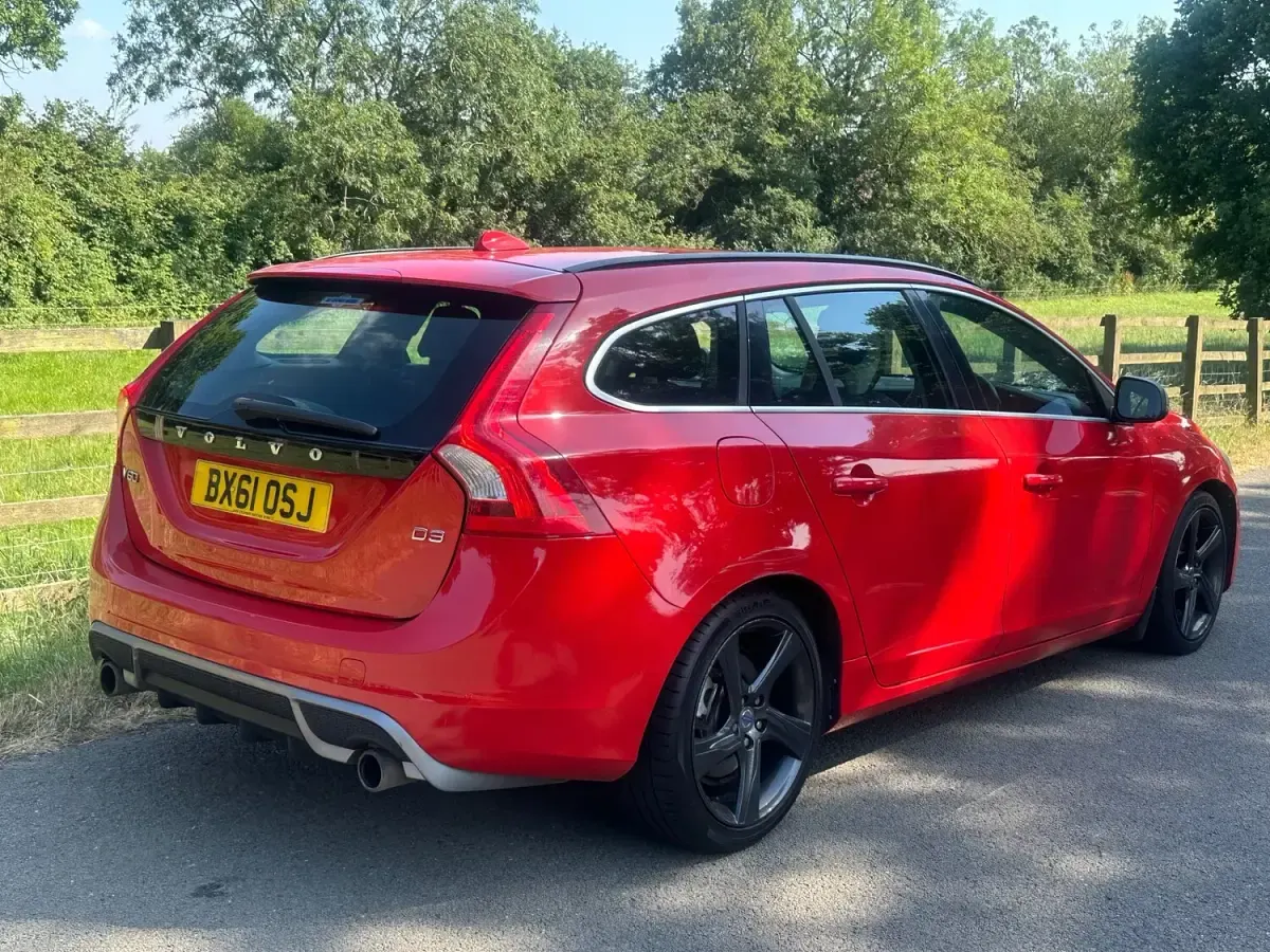 Used Volvo V60 R-Design 163 HP (119 kW) 2012 Red Estate