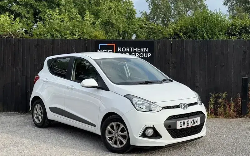 Used Hyundai i10 Premium 66 HP (48 kW) 2015 Hatchback
