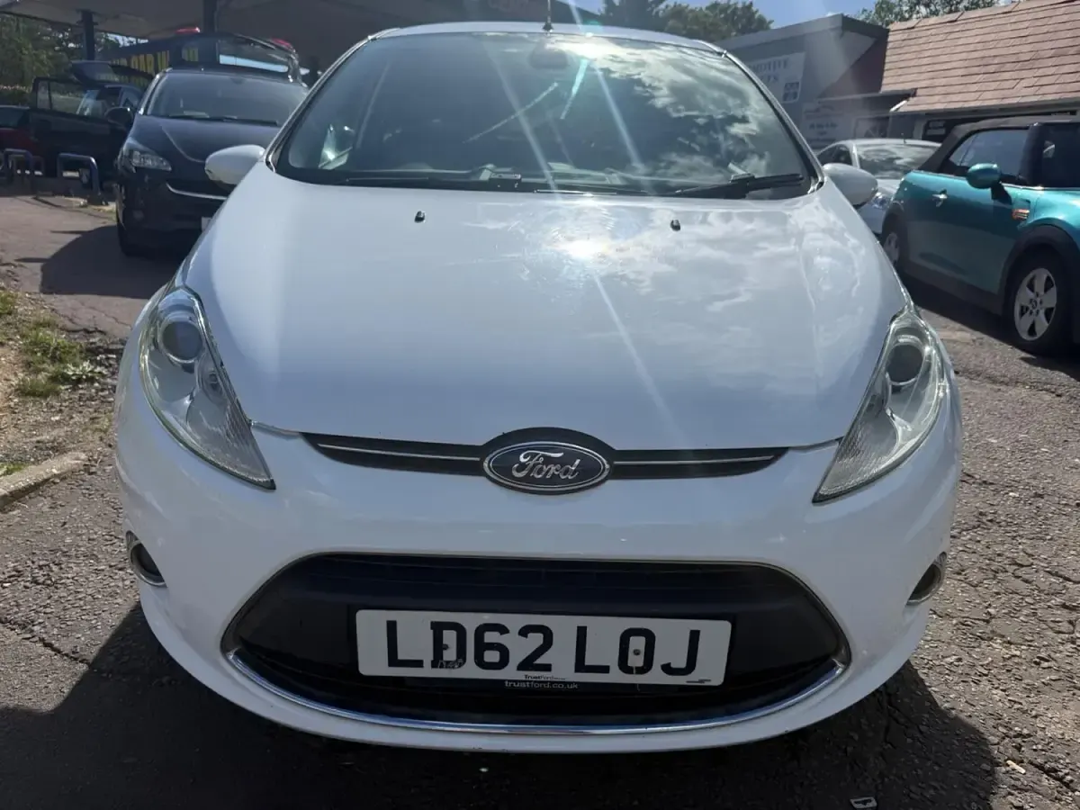 Used Ford Fiesta Titanium 96 HP (70 kW) 2012 White Hatchback