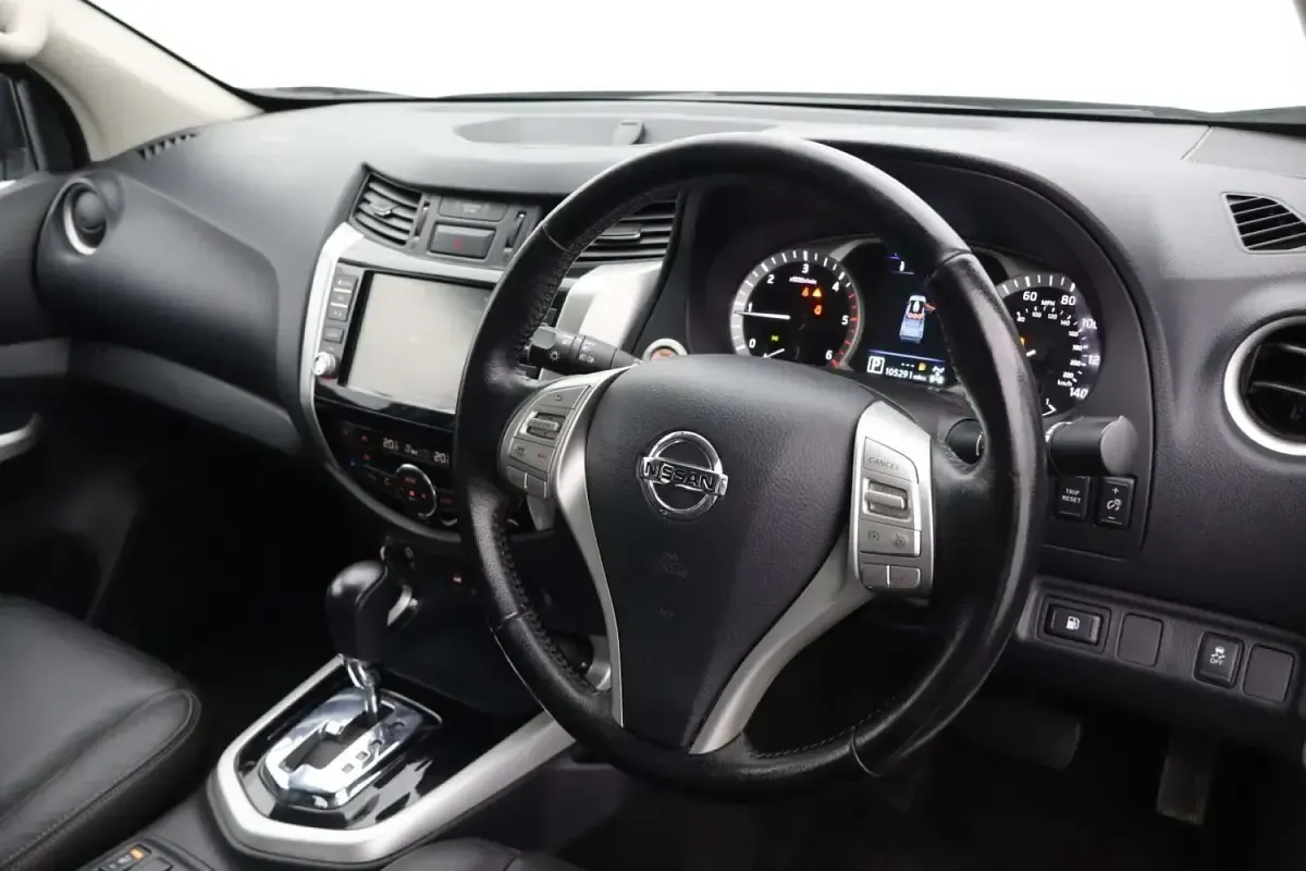 Used Nissan Navara Tekna 190 HP (139 kW) 2019 White Pickup
