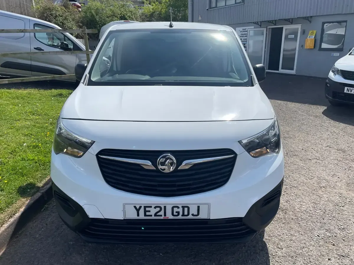 Used Vauxhall Combo 75 HP (55 kW) 2021 White MPV
