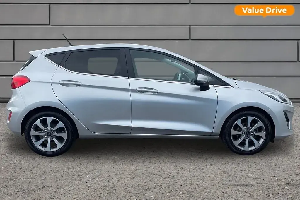 Usado Ford Fiesta Zetec 2017 Plateado Utilitario