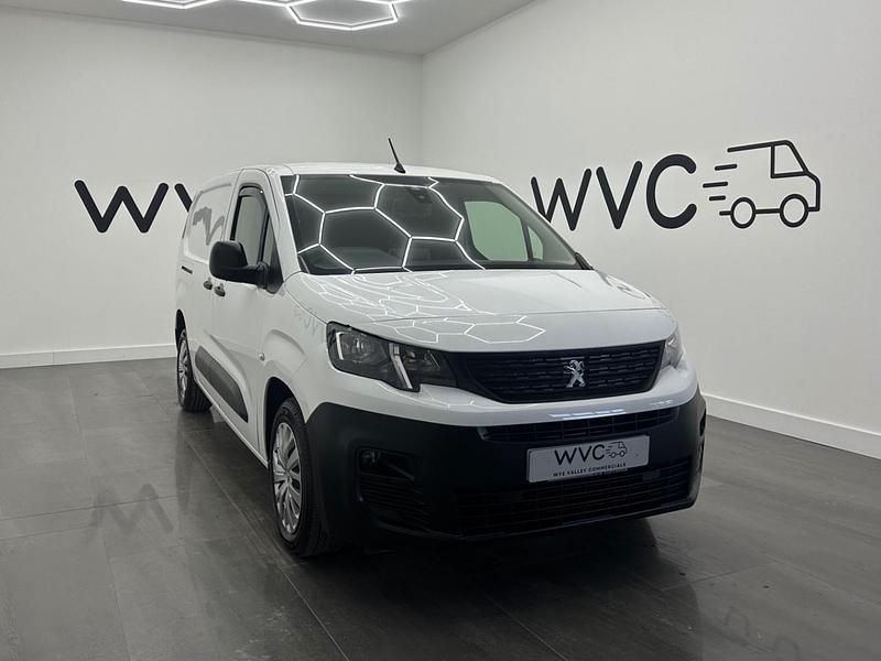 White Used 2020 Peugeot Partner MPV | £9,495 (Expensive) - Image 1/4
