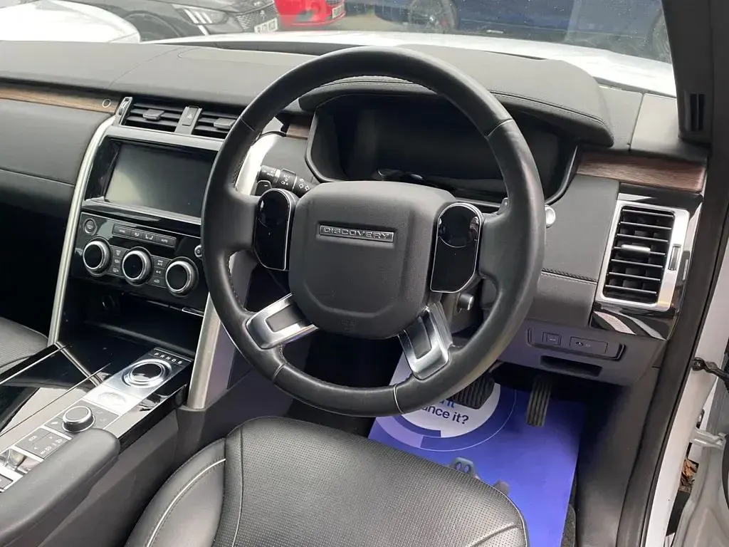 Used Land Rover Discovery 5 HSE 2018 White SUV