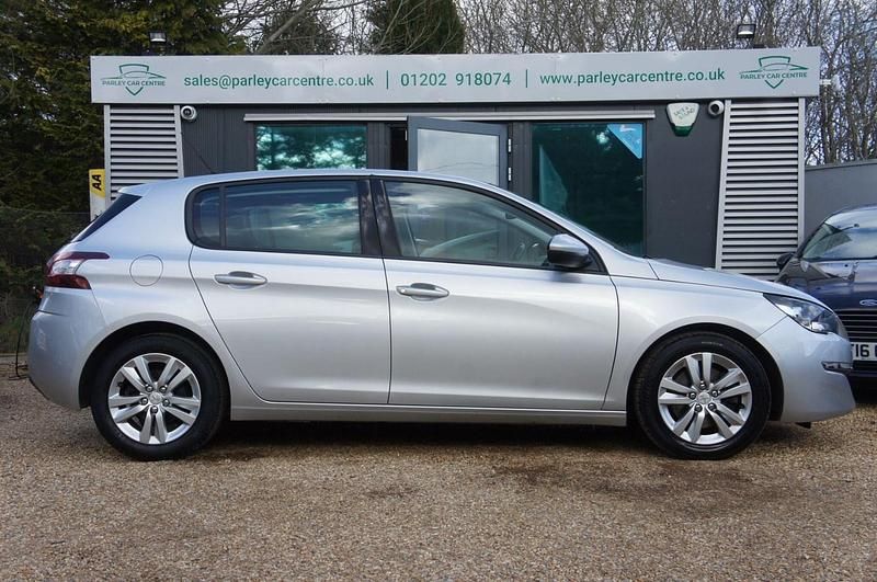 Begagnad Peugeot 308 Active 2015 Silver Halvkombi