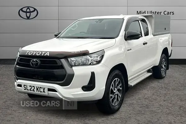 Used Toyota HiLux Active 150 HP (110 kW) 2022 White Pickup