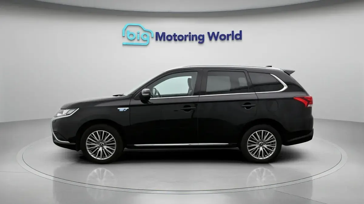 Used Mitsubishi Outlander P-HEV 224 HP (164 kW) 2020 Black SUV