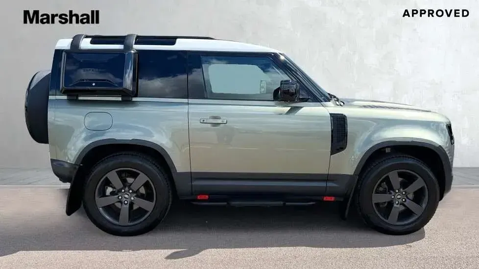 Begagnad Land Rover Defender S 200 HK (147 kW) 2021 Grön SUV