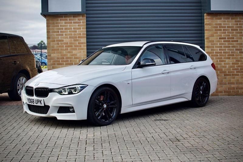 White Used 2018 BMW 320 M Sport Estate | £14,995 (Fair price) - Image 1/4