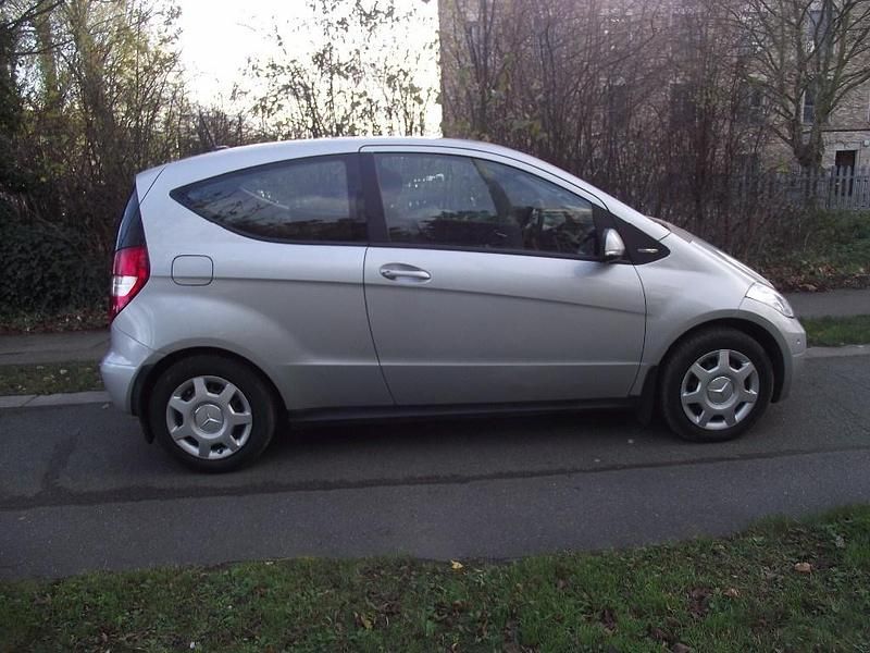 Used Mercedes A160 Classic 95 HP (69 kW) 2009 Silver Hatchback