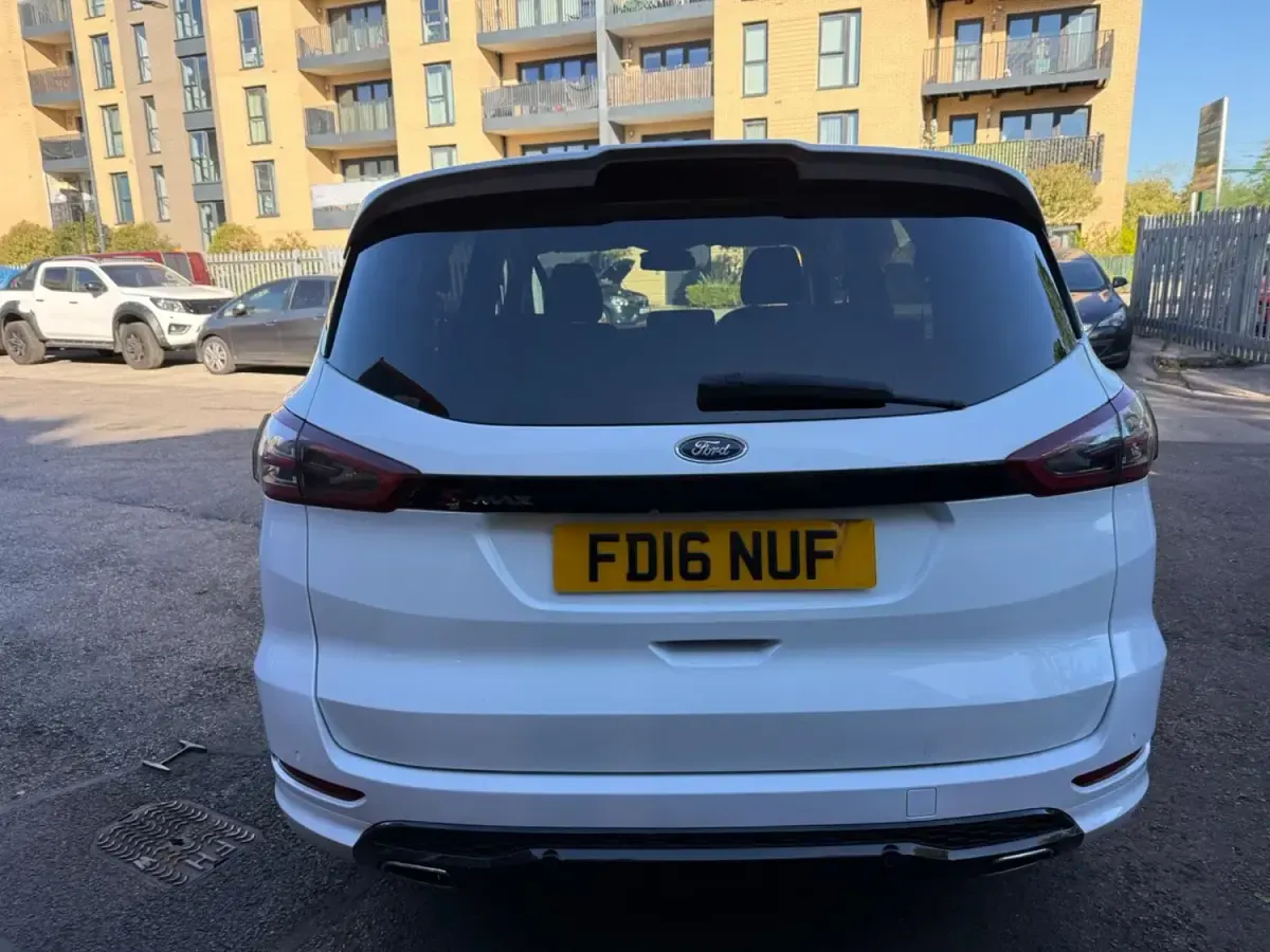 Begagnad Ford S-MAX Sport 2016 Vit Minibuss