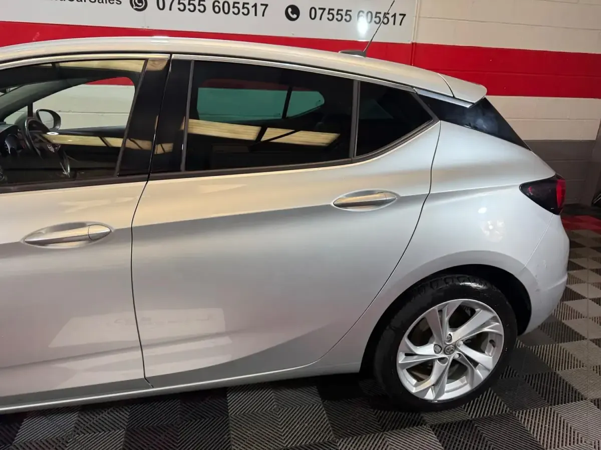 Used Vauxhall Astra SRi 150 HP (110 kW) 2018 Silver Hatchback
