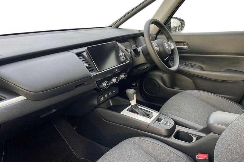 Begagnad Honda Jazz Hybrid 2020 Röd Halvkombi