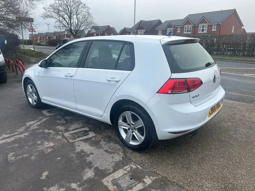 Used VW Golf VII Edition 125 HP (91 kW) 2016 White Hatchback