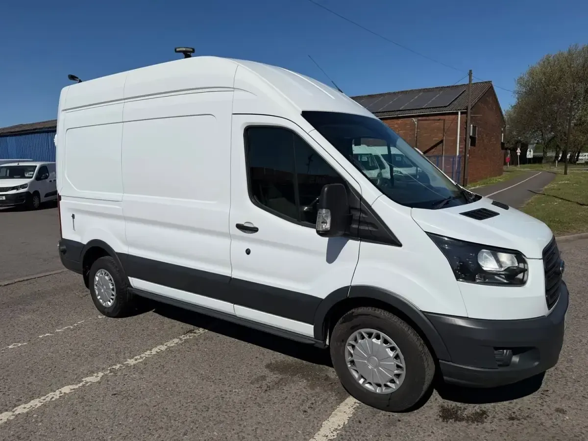 Usado Ford Transit 2018 Branco Monovolume