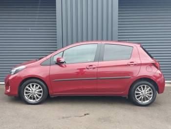 Used Toyota Yaris 99 HP (72 kW) 2017 Red Hatchback