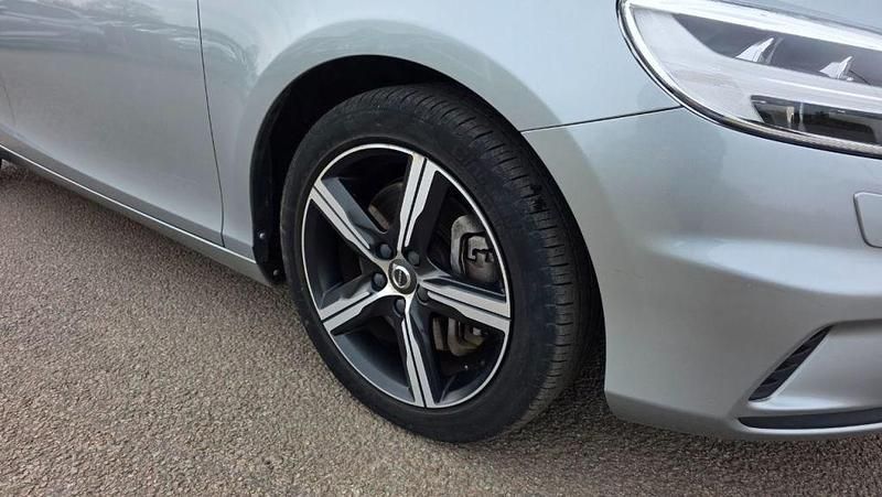 Used Volvo V40 R-Design 152 HP (111 kW) 2018 Silver Hatchback