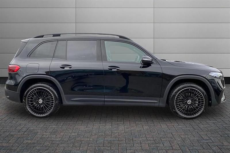 Usado Mercedes EQB250+ Urban 139 kW (190 HP) 2025 Preto SUV