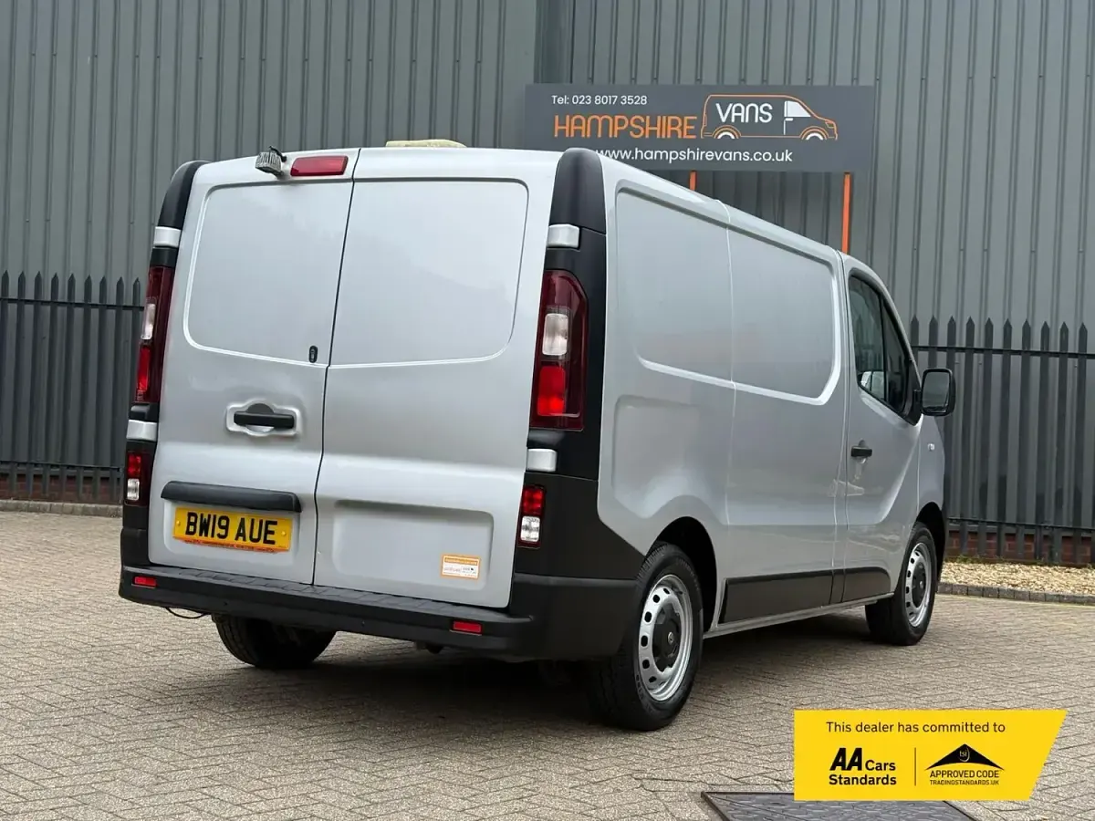 Used Vauxhall Vivaro S 95 HP (69 kW) 2019 Silver MPV