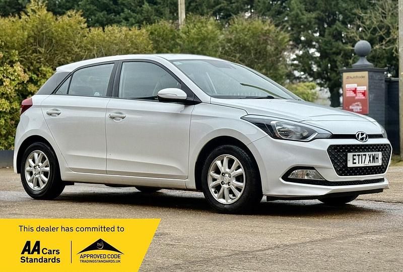 Used Hyundai i20 SE 84 HP (61 kW) 2017 White Hatchback