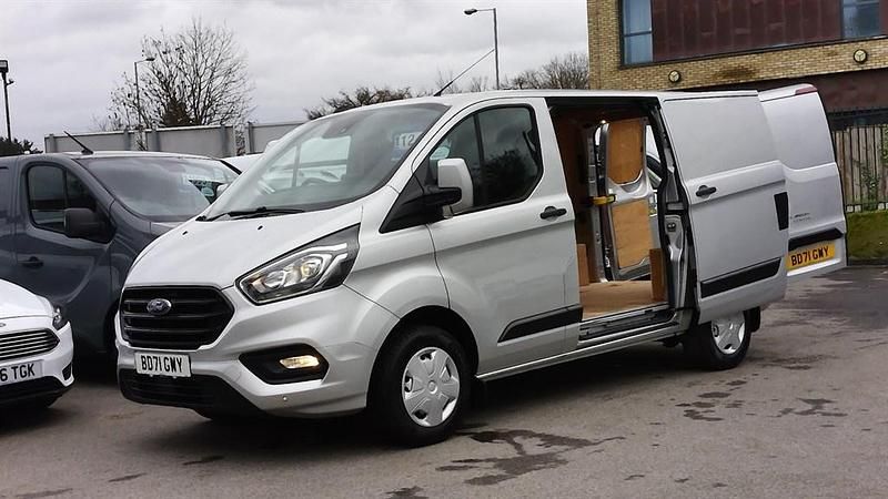 Used Ford Transit Custom Trend 105 HP (77 kW) 2022 Silver Van