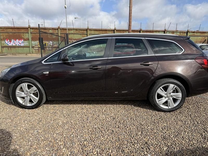 Used Vauxhall Astra SRi 165 HP (121 kW) 2013 Brown Estate