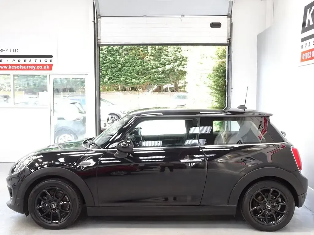 Used Mini Cooper Hatch 136 HP (100 kW) 2018 Black Hatchback