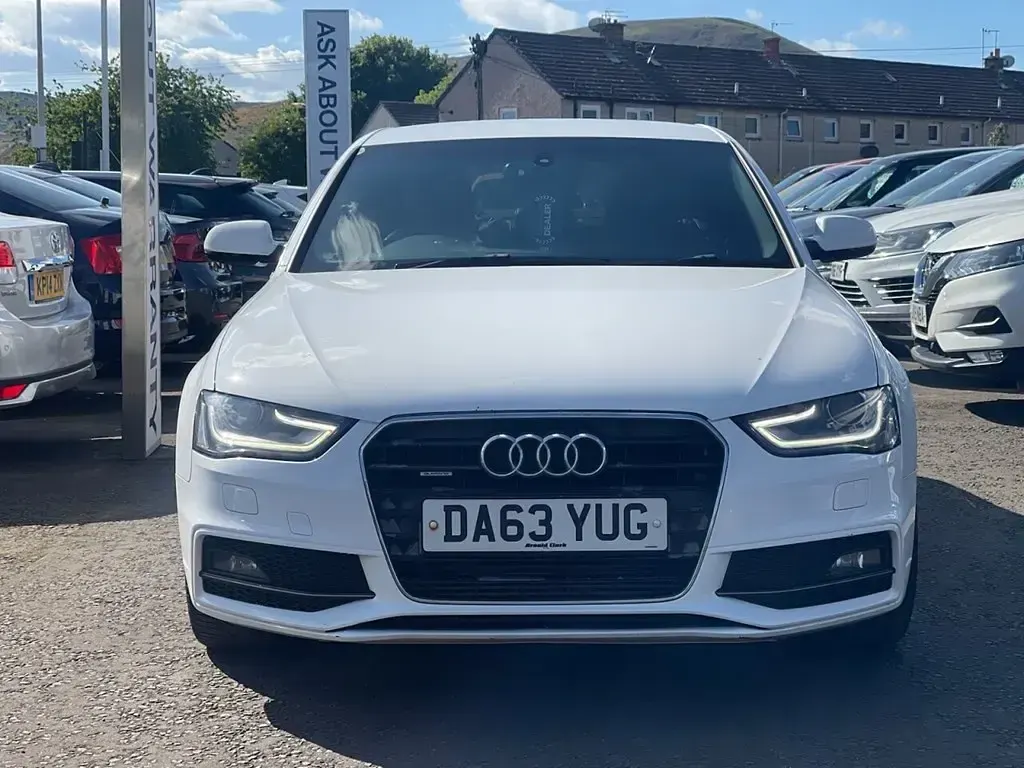 Używany Audi A4 S-Line 177 KM (130 kW) 2013 Biały Sedan/Limuzyna