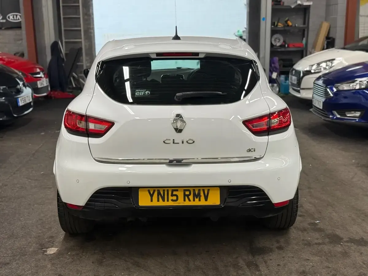 Used Renault Clio Dynamique 90 HP (66 kW) 2015 White Hatchback