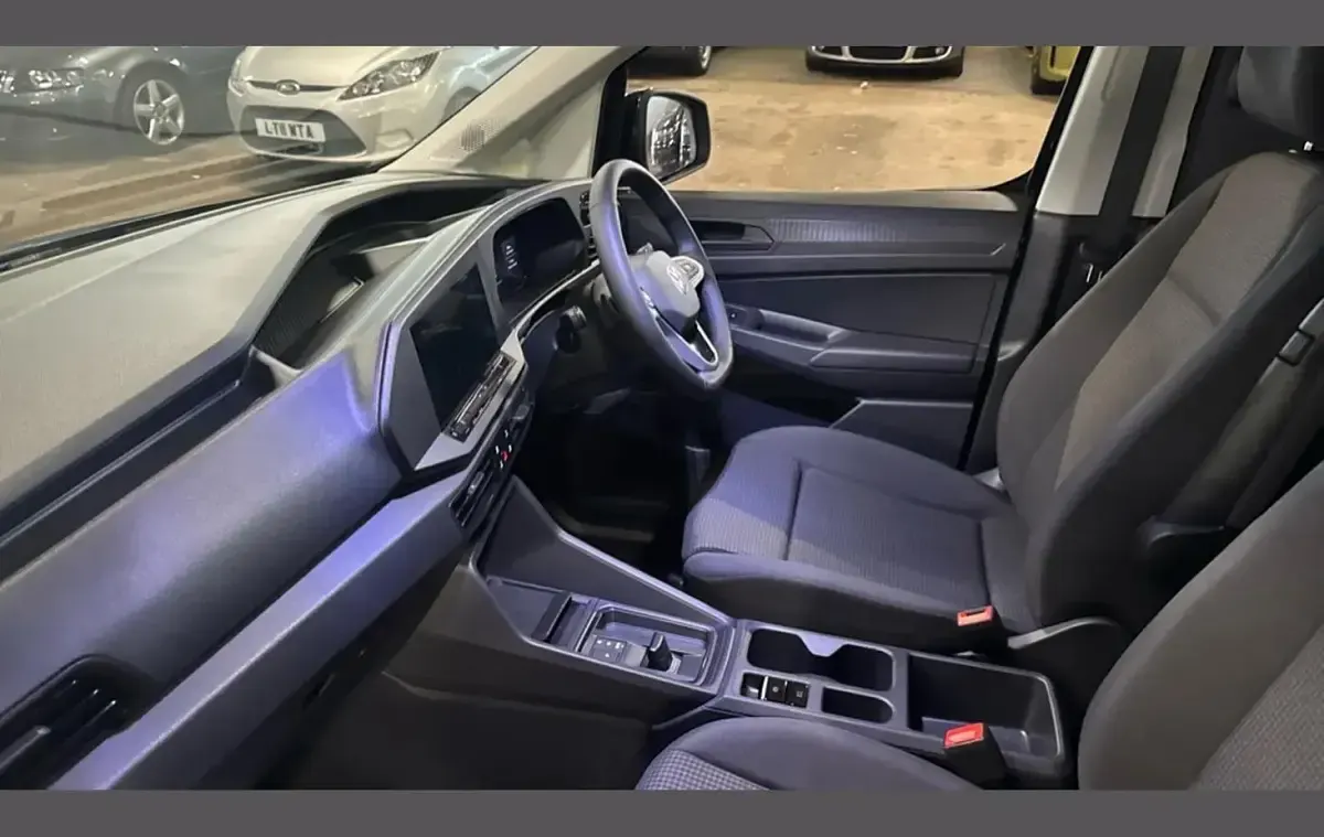 New VW Caddy 113 HP (83 kW) 2026 Black MPV