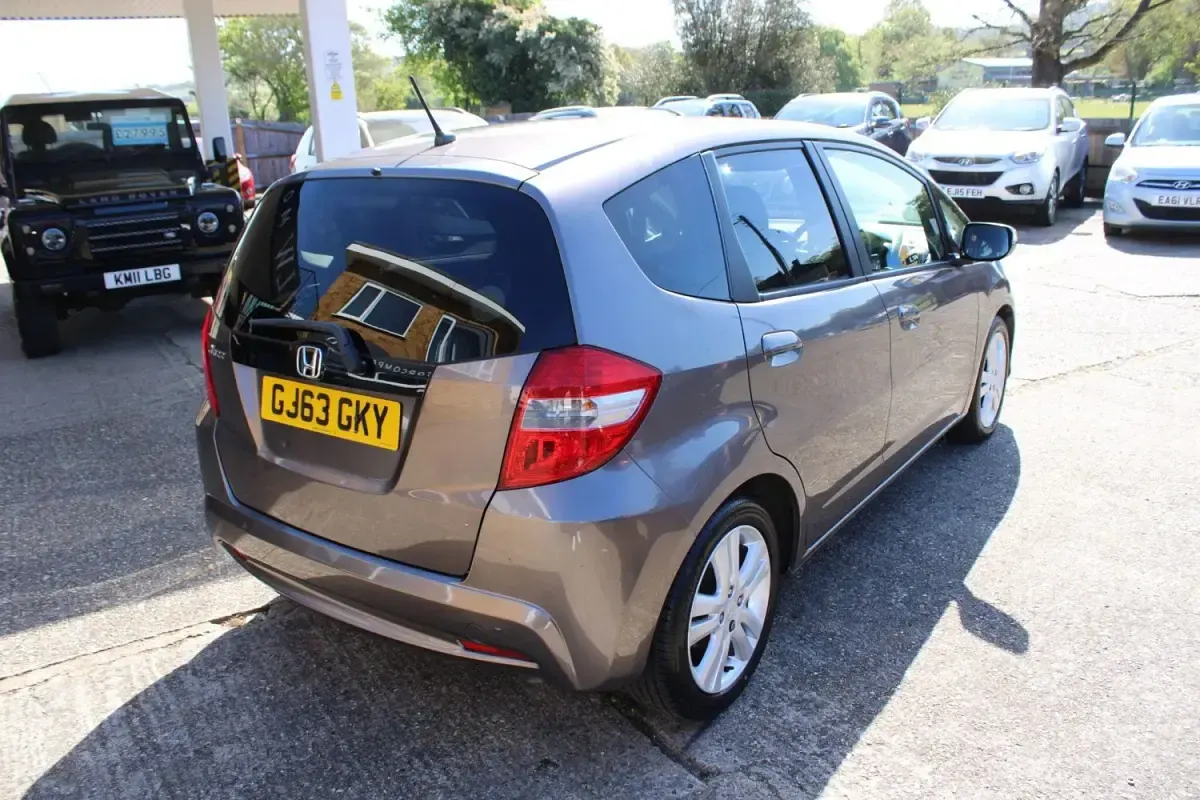Second-hand Honda Jazz ES 2013 Maro Hatchback