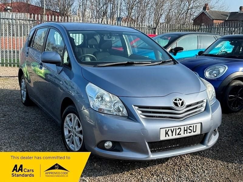 Used Toyota Verso 2012 Blue MPV