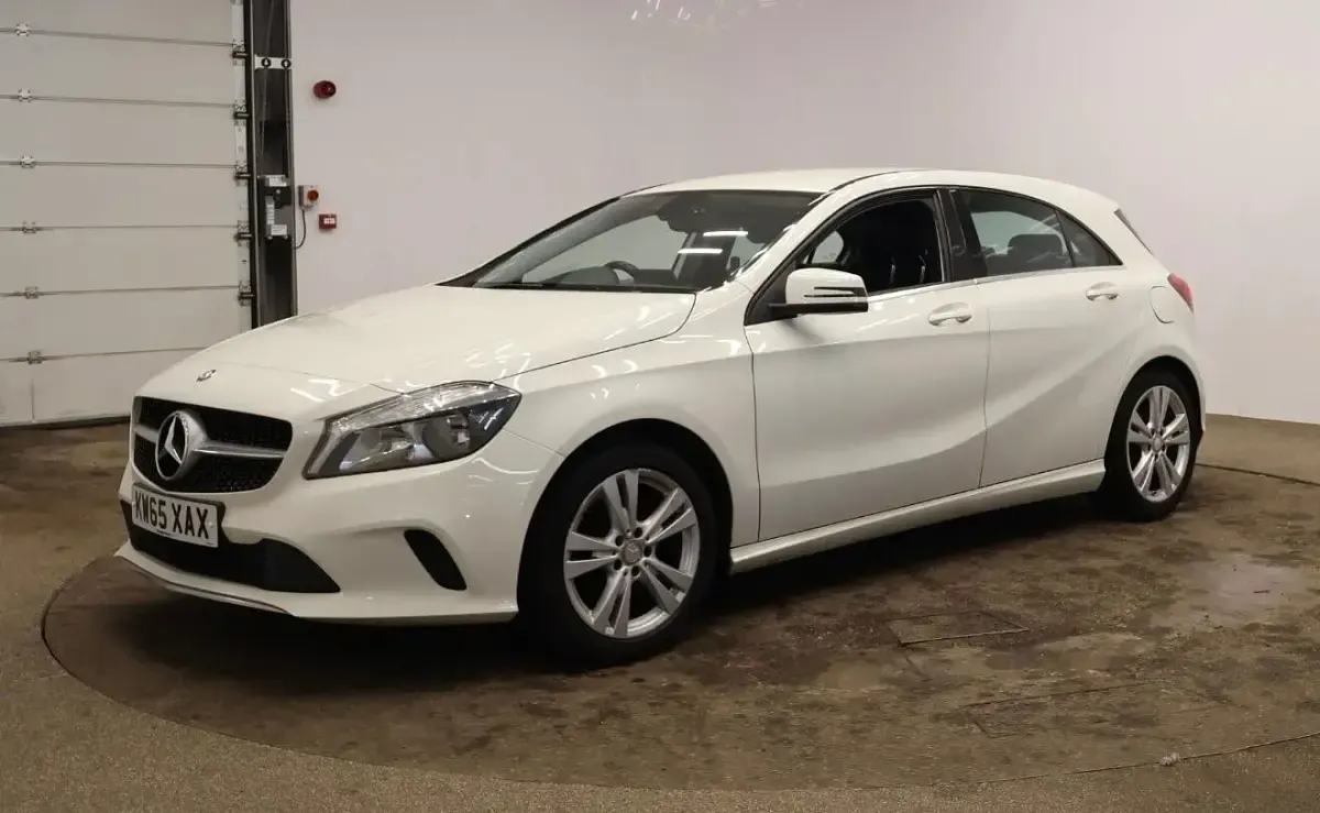 Used Mercedes A180 109 HP (80 kW) 2016 White Hatchback
