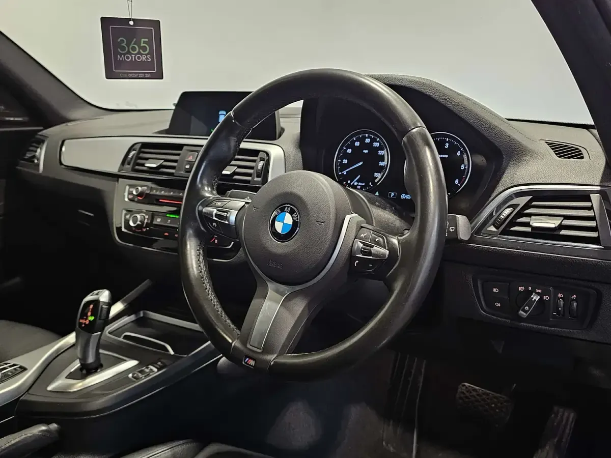 Used BMW 118 Efficient Dynamics 150 HP (110 kW) 2019 Black Hatchback