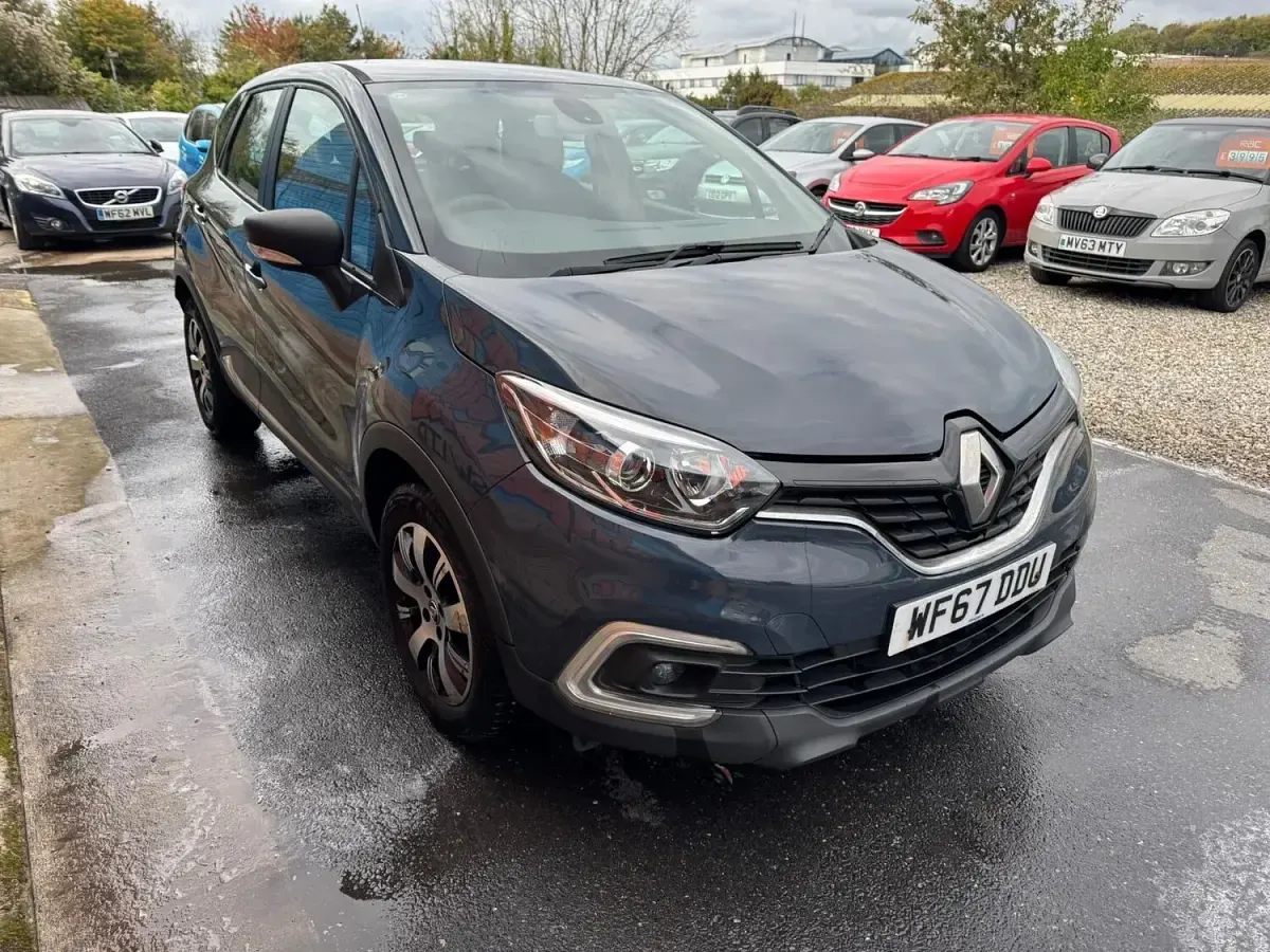 Used Renault Captur Expression+ 90 HP (66 kW) 2017 Blue SUV